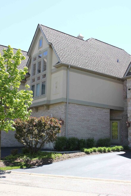 1537 W Rue James Place, Palatine, IL 60067