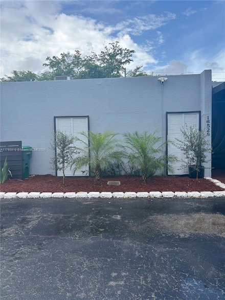 16528 Bridge End Rd, Hialeah, FL 33014