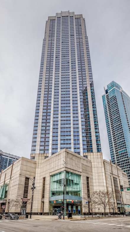 512 N Mcclurg Ct Unit 611, Chicago, IL 60611