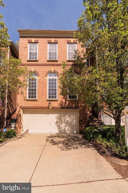 9209 Point Replete Dr, Fort Belvoir, VA 22060