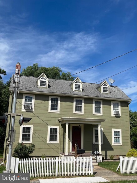 359 S Main St, Woodstown, NJ 08098