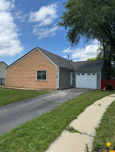 5 Denham Dr, Montgomery, IL 60538