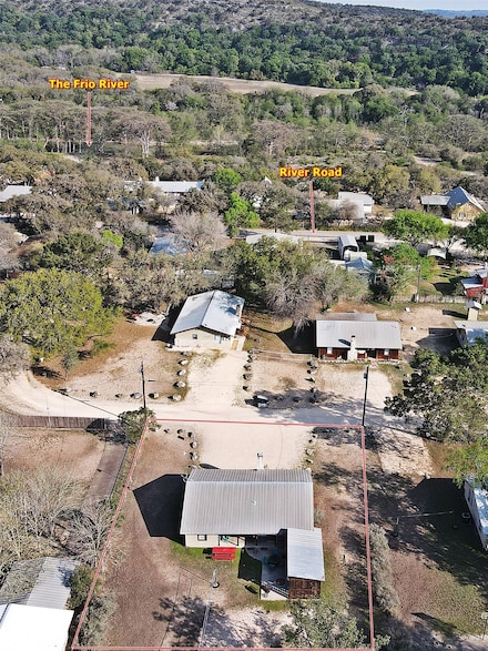 80 Pineview Rd, Concan, TX 78838