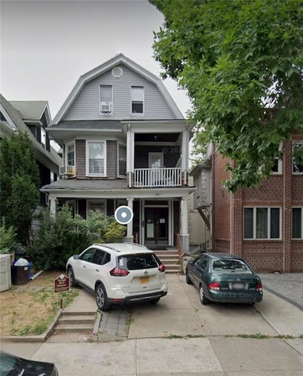 546 E 9th St, Brooklyn, NY 11218