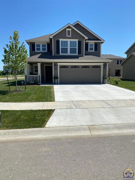 903 W 30th St, Lawrence, KS 66046