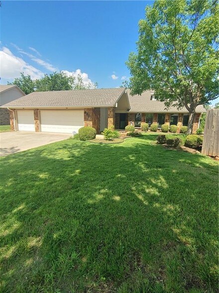 6913 N Lake Front Dr, Warr Acres, OK 73132