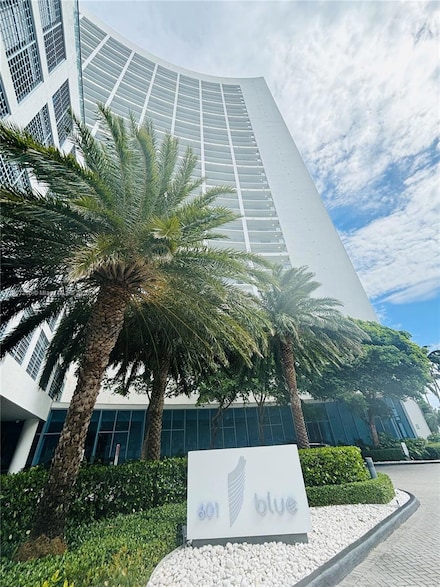 601 NE 36th St Unit 2203, Miami, FL 33137