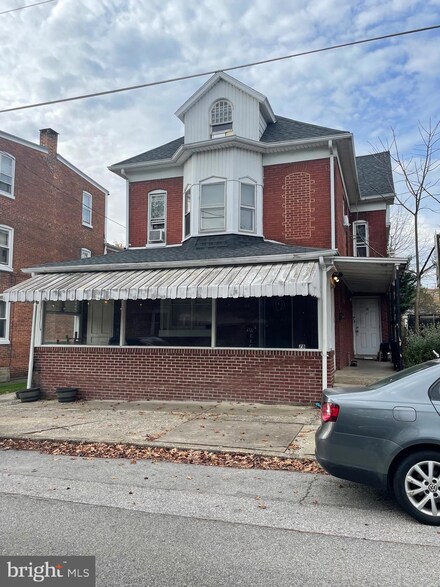 78 N Water St, Spring Grove, PA 17362
