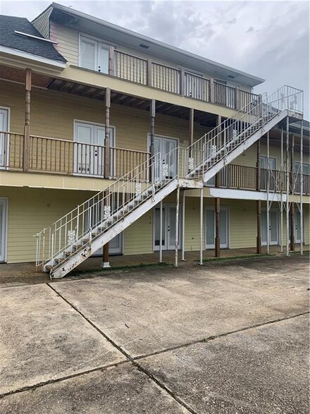 606 Egania St, New Orleans, LA 70117