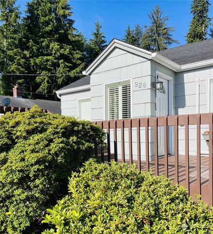 928 Bradford St, Raymond, WA 98577