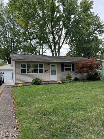 705 Harvard Ave, Elyria, OH 44035