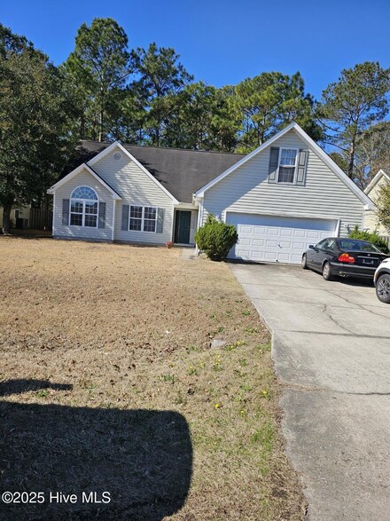 527 Maple Branches Dr SE, Belville, NC 28451