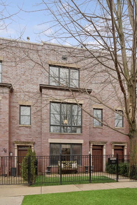 1717 W Schubert Ave, Chicago, IL 60614