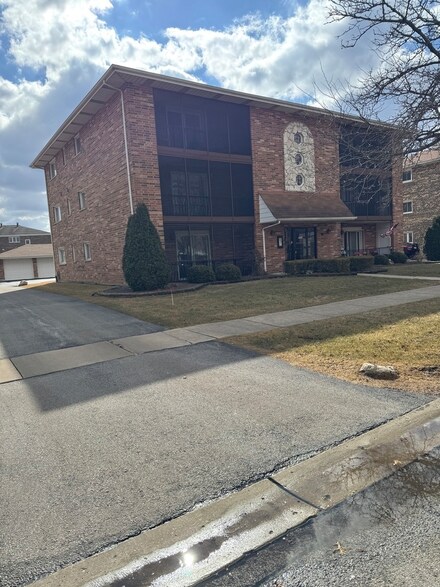 8151 168th Place Unit 2E, Tinley Park, IL 60477