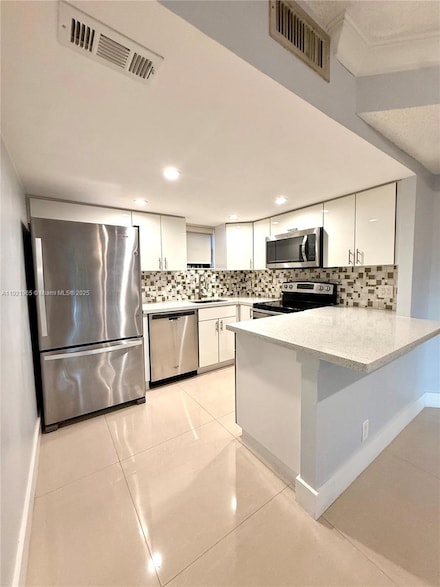 8290 Lake Dr Unit 235, Doral, FL 33166