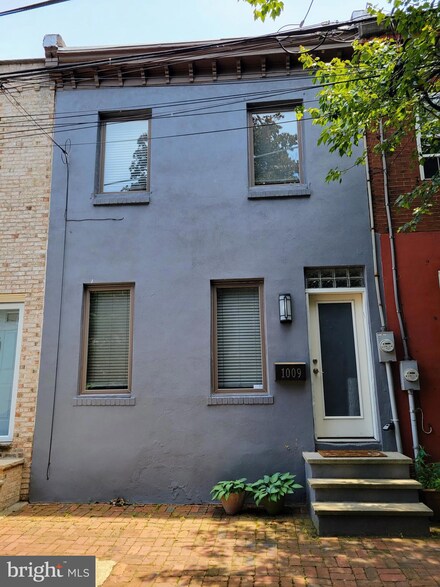 1009 S Chadwick St, Philadelphia, PA 19146
