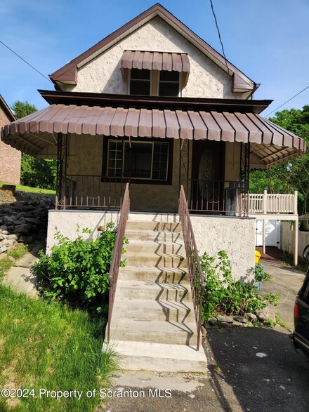 344 3rd St, Eynon, PA 18403