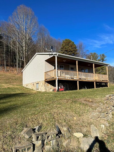 152 Penny Ln, Independence, VA 24348