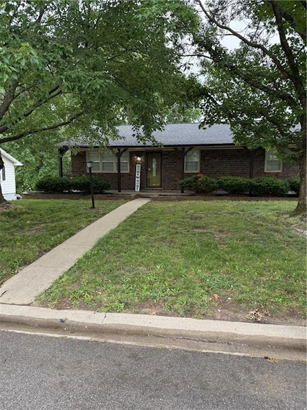 1901 Lion Rd, Saint Joseph, MO 64506