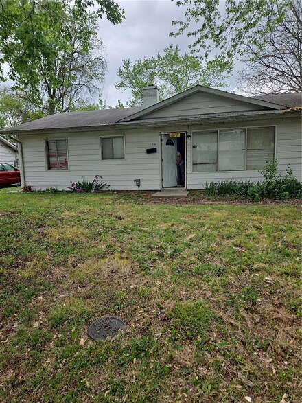 106 Saint Dorothy Dr, East Saint Louis, IL 62206