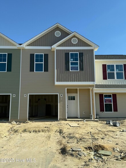 229 Crab Claw Spit Ln, Jacksonville, NC 28546