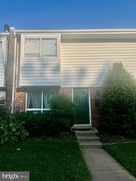 2215 Chamblee Place, Herndon, VA 20170