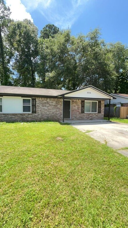 825A Sandpiper Dr, Ladson, SC 29456