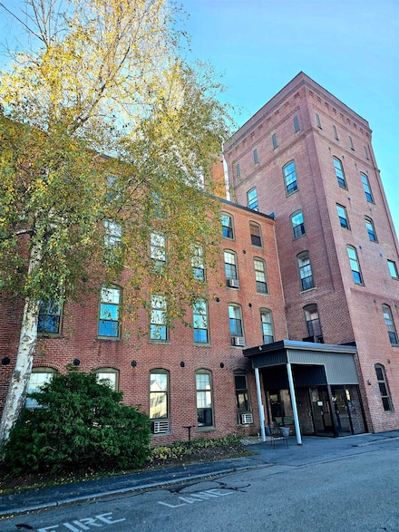 156 Front St Unit 102, Exeter, NH 03833