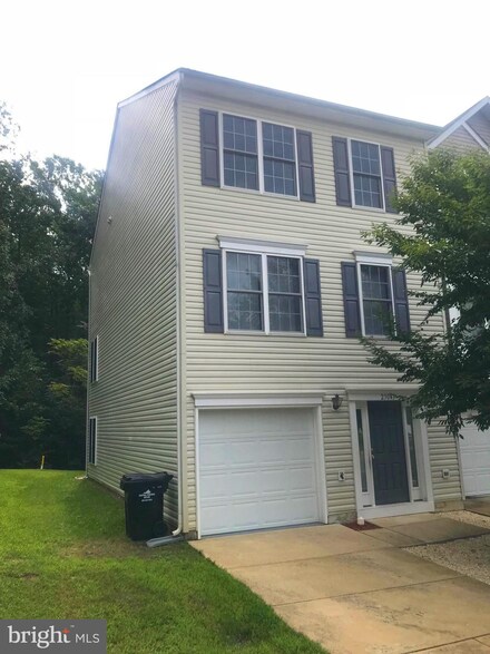 23043 Triple Crown Dr, Ruther Glen, VA 22546