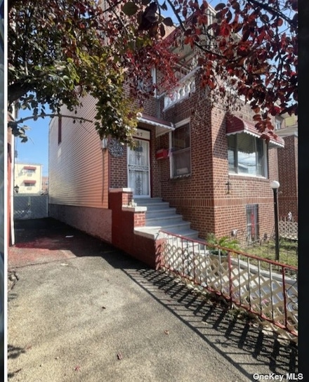 967 E 225th St, Bronx, NY 10466