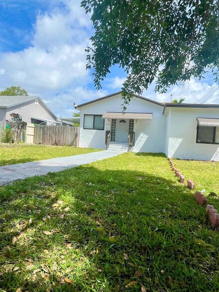 4257 NW 3rd St, Miami, FL 33126