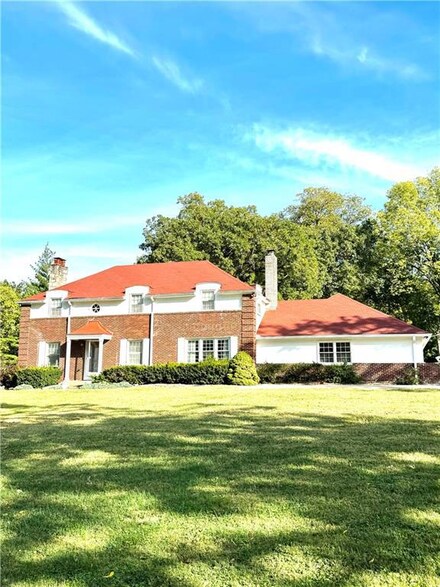 900 NE Barnes Ave, Kansas City, MO 64118