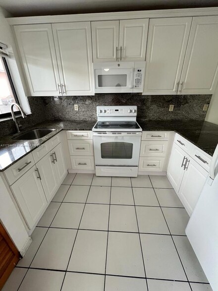 6011 W 24th Ave Unit A110, Hialeah, FL 33016