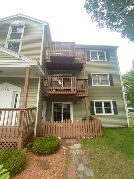 371 Aiken Ave Unit 8, Lowell, MA 01850