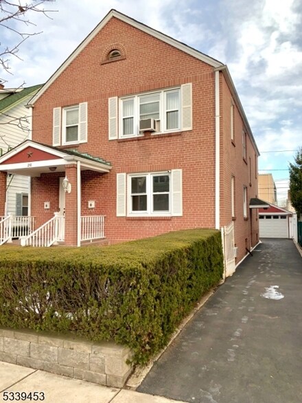 210 Ampere Pkwy Unit 1, Bloomfield, NJ 07003