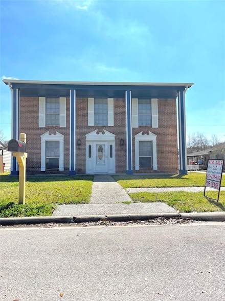825 Clubside Dr, East Bernard, TX 77435