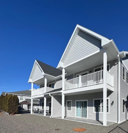 33 Marina Dr, Catskill, NY 12414