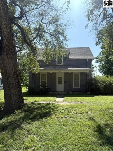 323 S Mcpherson St, Galva, KS 67443