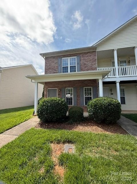 1619 Oak Leaf Dr, Hickory, NC 28601