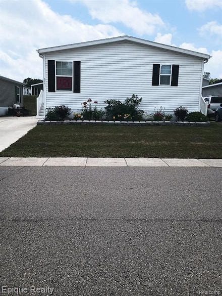 6771 J r Dr, Kalamazoo, MI 49009