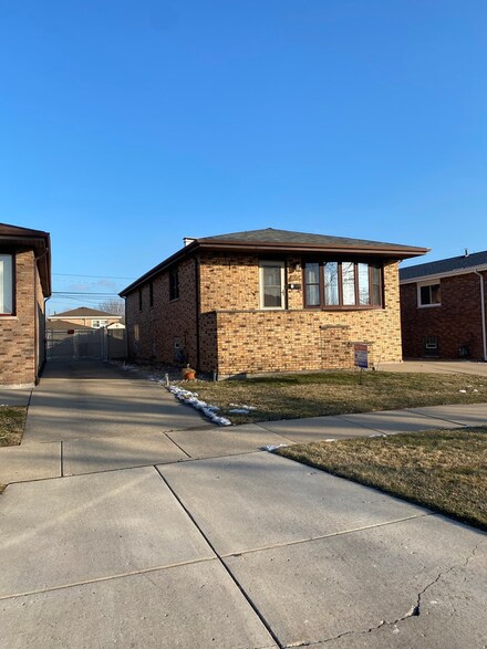 11635 S Ewing Ave, Chicago, IL 60617