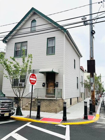 149 37th St, Union City, NJ 07087