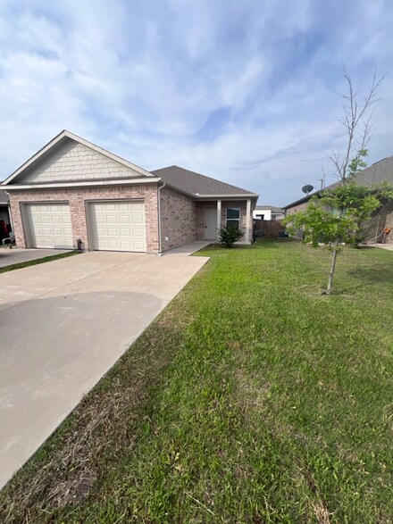 2720 Ginger Ct, Sherman, TX 75092