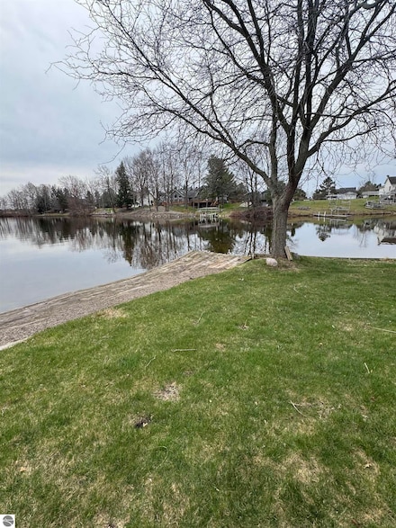 1070 El Camino Grande, Lake Isabella, MI 48893