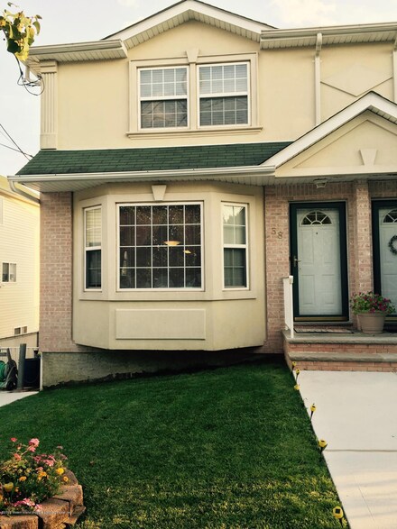 58 Pitney Ave, Staten Island, NY 10309