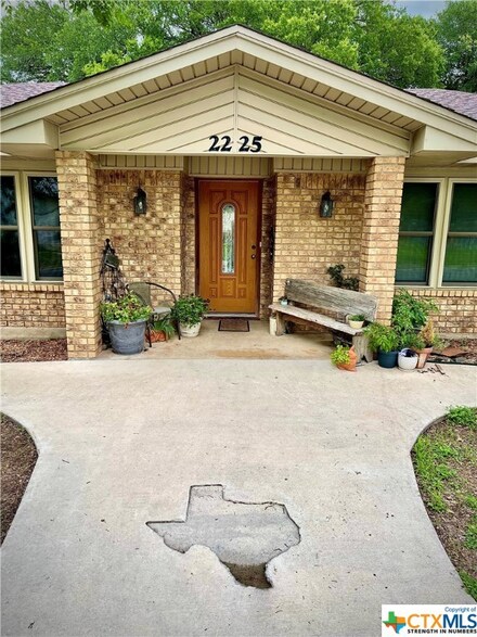 2225 N Beal St, Belton, TX 76513