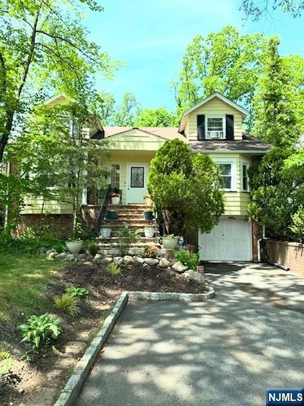14 Crossbrook Rd, Livingston, NJ 07039