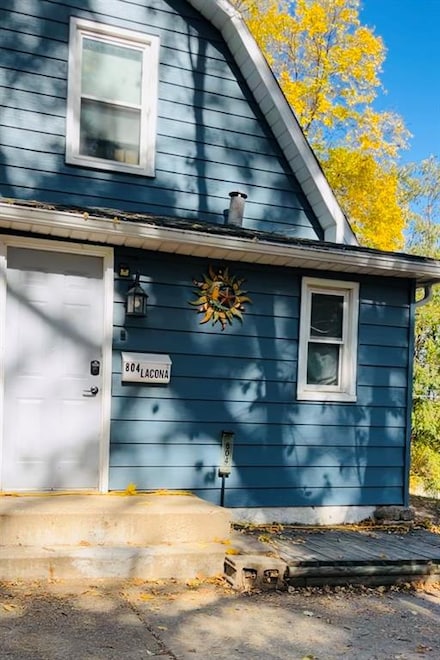 804 Lacona Ave, Des Moines, IA 50315