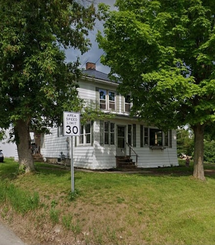 2 Pleasant St, Winthrop, NY 13697