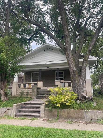 1001 E Pacific St, Springfield, MO 65803